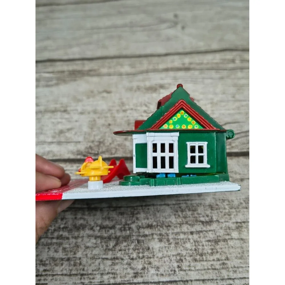 1993 Bluebird Polly Pocket Holiday Toy Shop